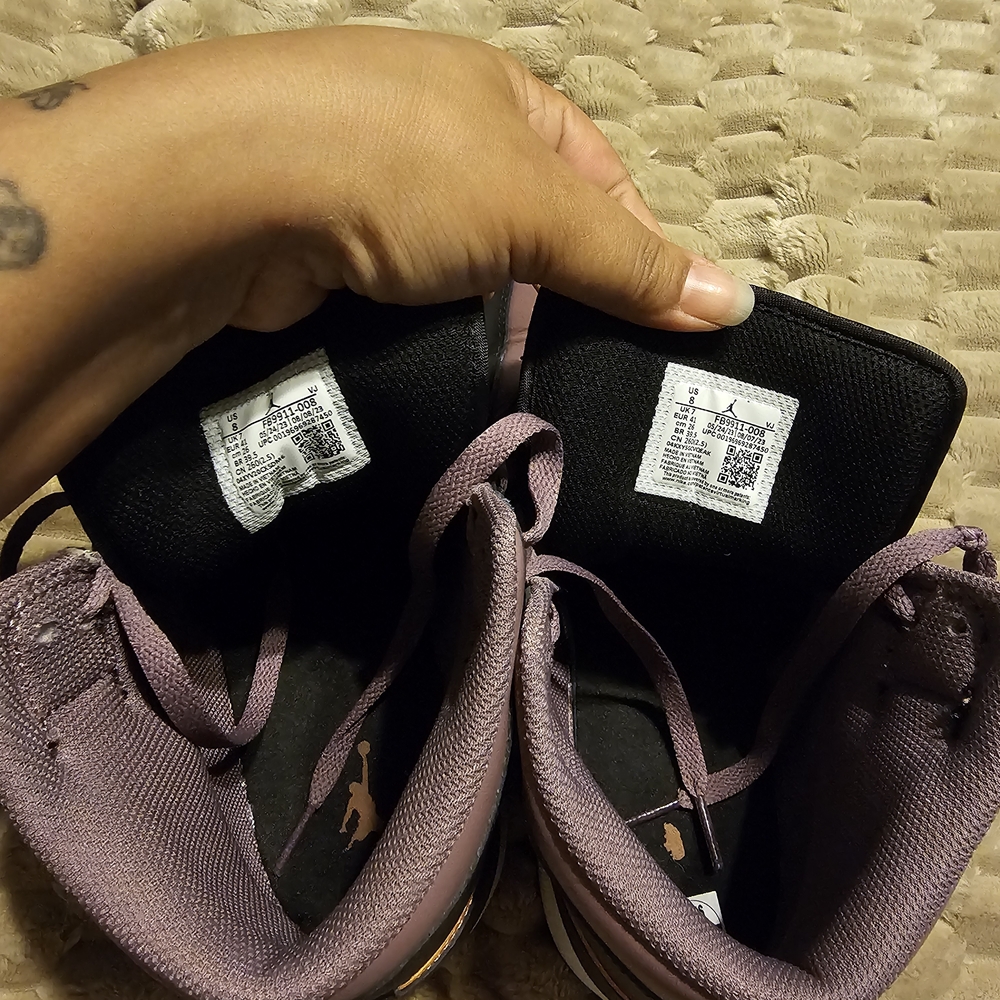 Jordan 1 Mid Black and Purple - Picture 7 of 8